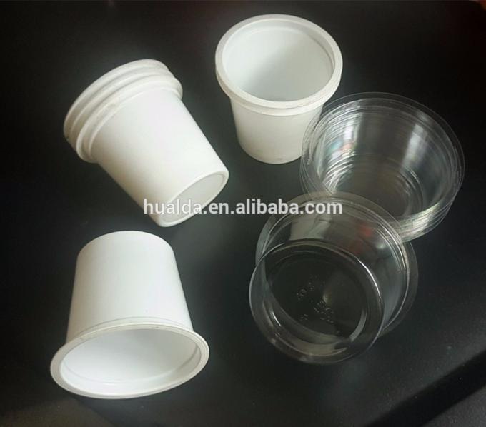 Mini tasse jetable en plastique transparente qui respecte l'environnement de sauce à pp avec la couverture de couvercle