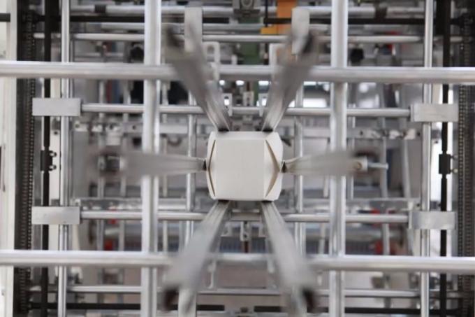 L'hamburger à emporter enferme dans une boîte le millimètre de taille de la machine à emballer de nourriture 15 - 200