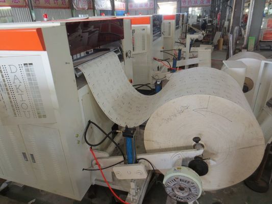 Machine de découpage de rouleau de papier automatique de 380 V 90 à 140 fois/minute fournisseur