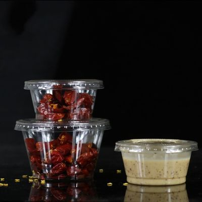 Mini tasse jetable en plastique transparente qui respecte l'environnement de sauce à pp avec la couverture de couvercle fournisseur
